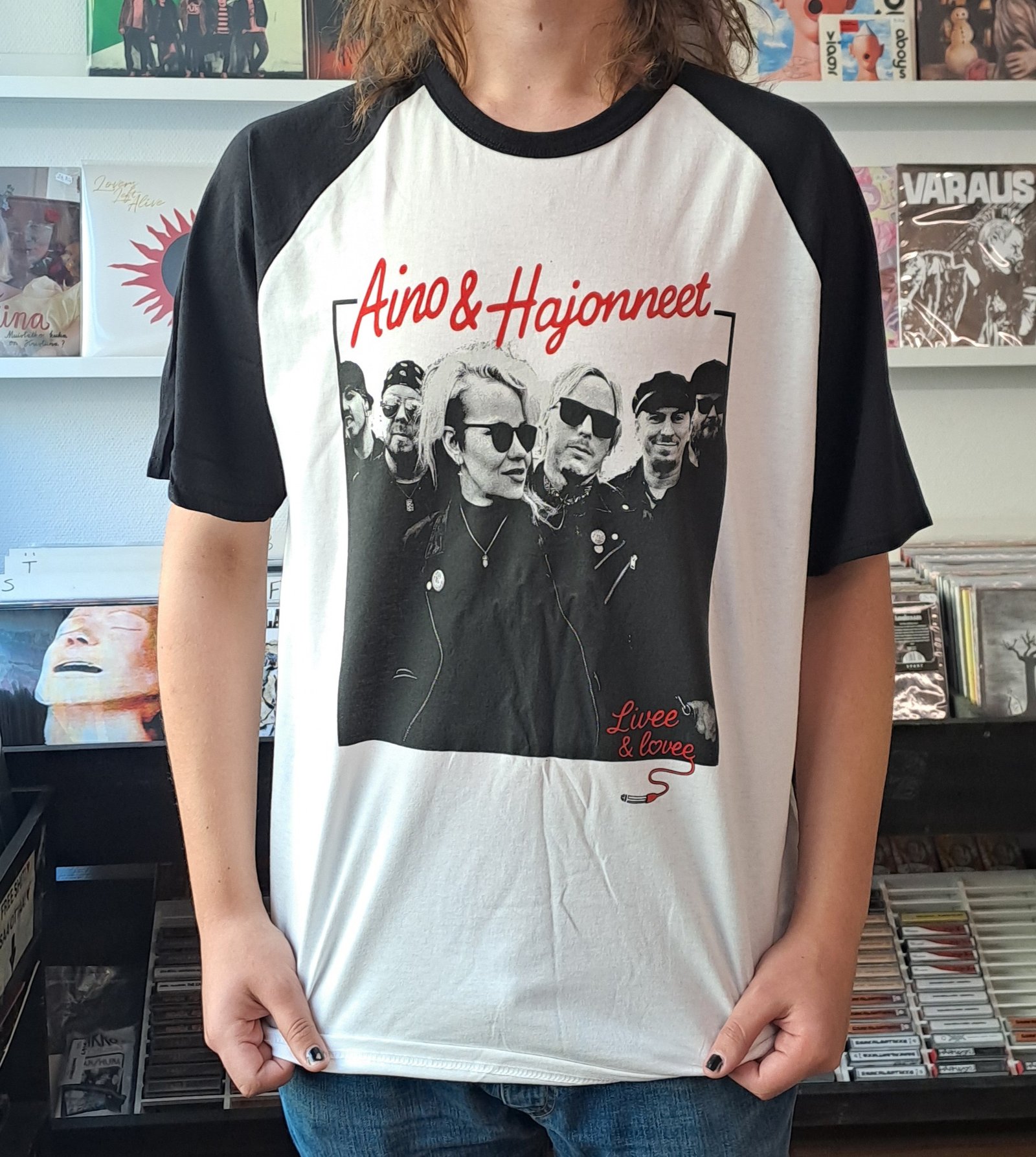 Aino & Hajonneet: Livee ja lovee (T-paita)