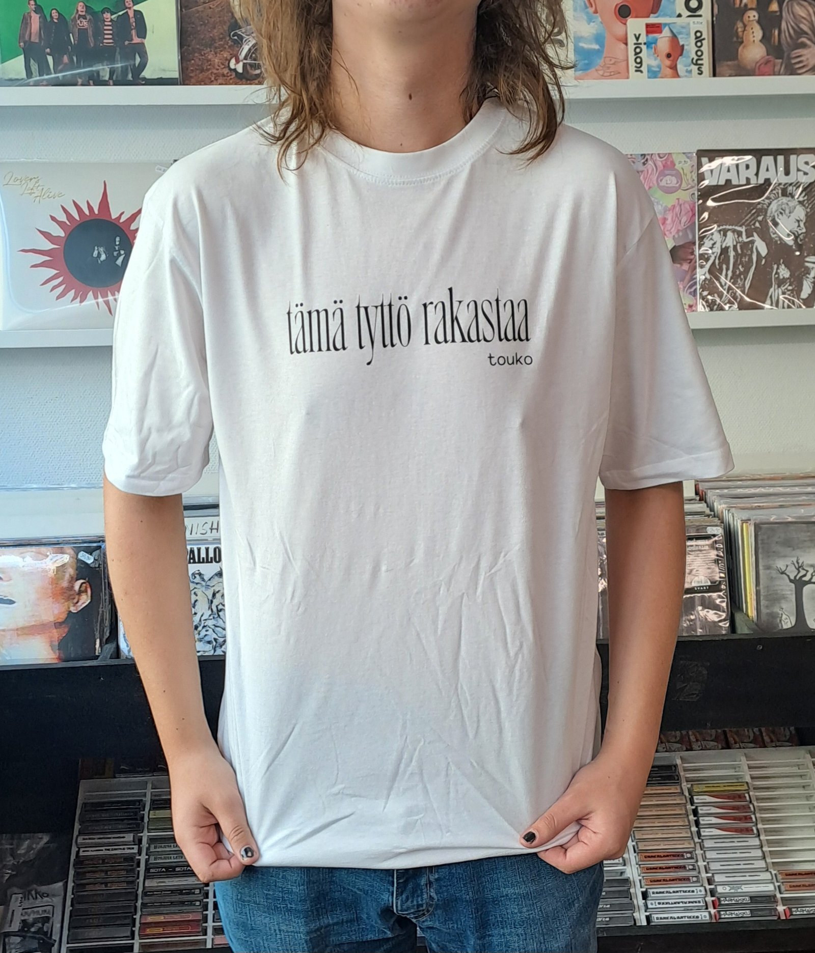 Touko: Tämä tyttö rakastaa (T-paita)