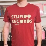 Stupido Records T-paita (musta tai punainen)