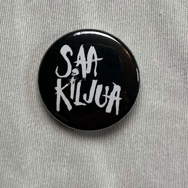 Saa kiljua -badge