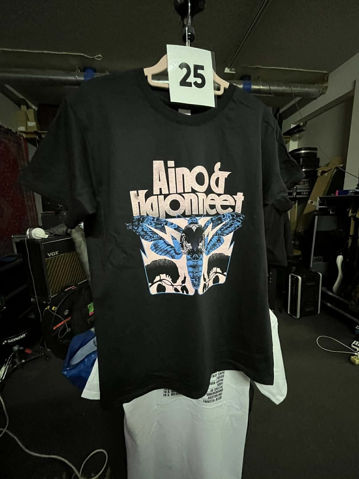 Aino & Hajonneet: Pääkallokiitäjä -bundle (Mini-LP ja T-paita)