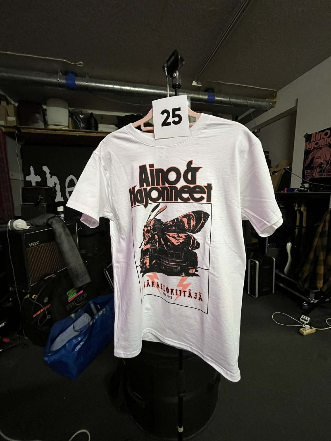 Aino & Hajonneet: Pääkallokiitäjä (T-paita)